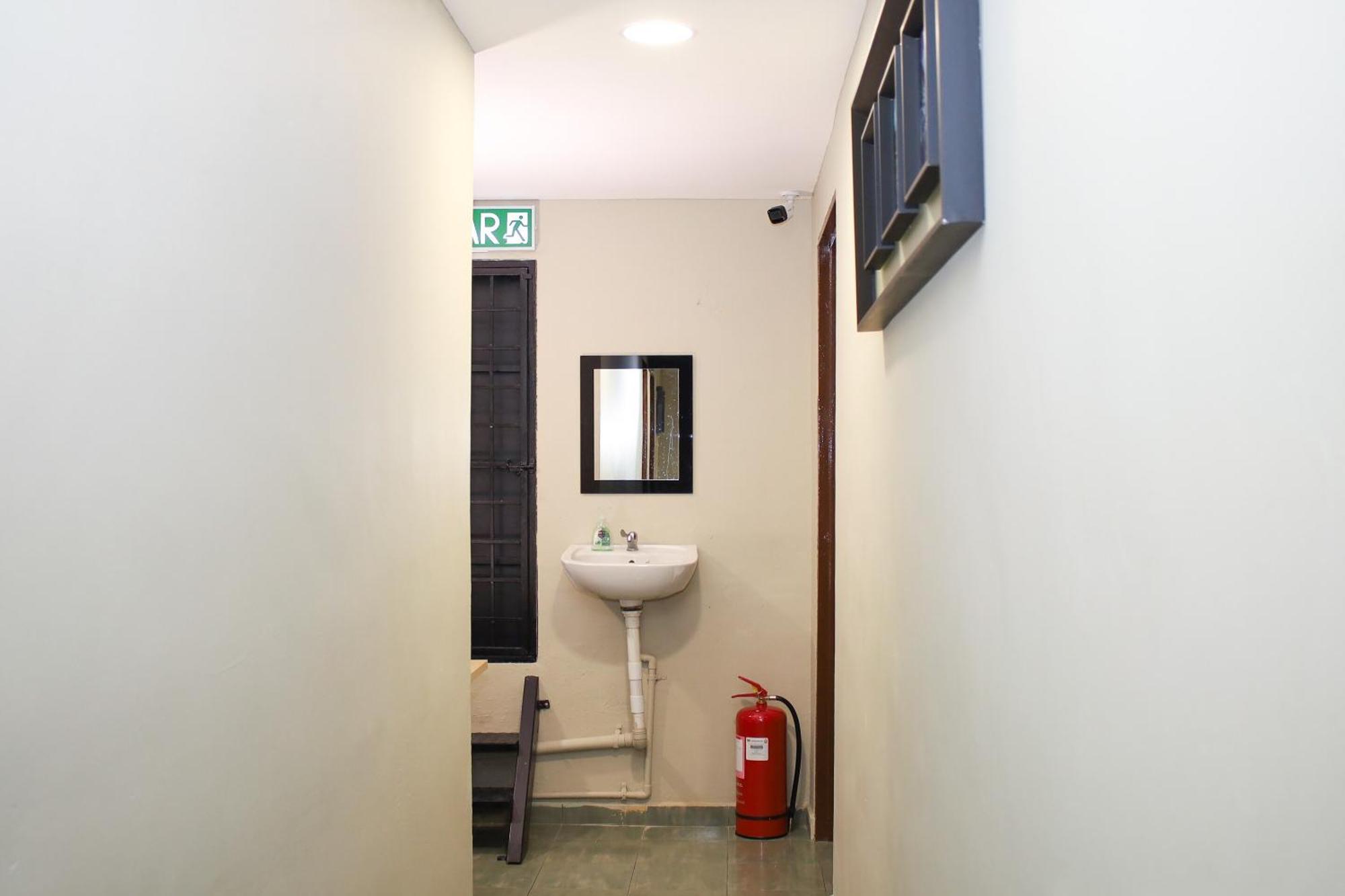 Oyo 90338 Prima Saujana Budget Hotel Kajang Dış mekan fotoğraf