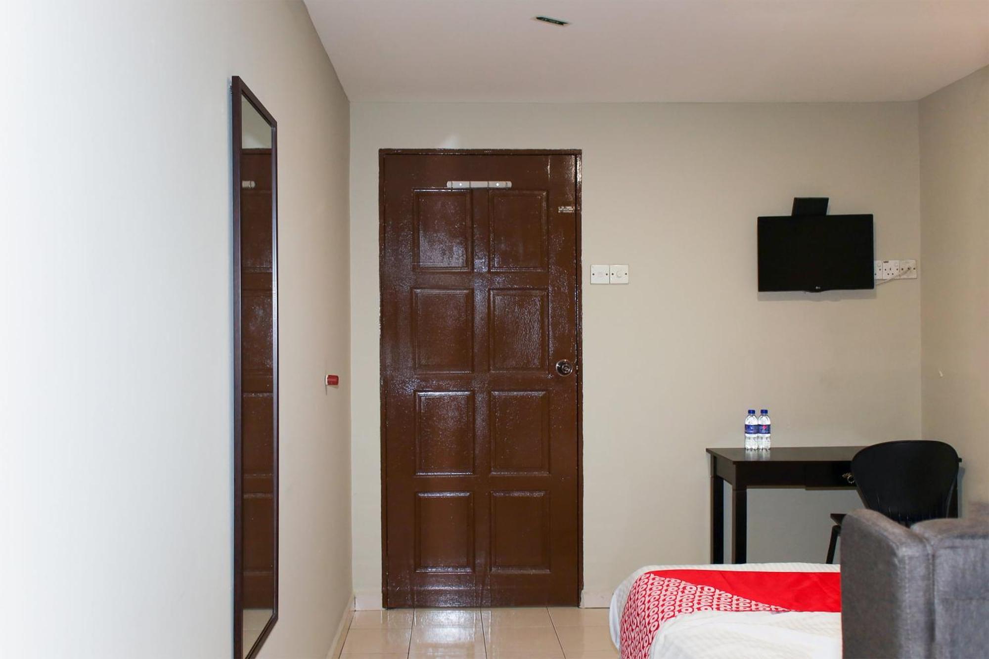 Oyo 90338 Prima Saujana Budget Hotel Kajang Dış mekan fotoğraf